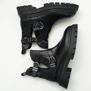 Stuart Weitzman. Maverick Bedford Bootie.